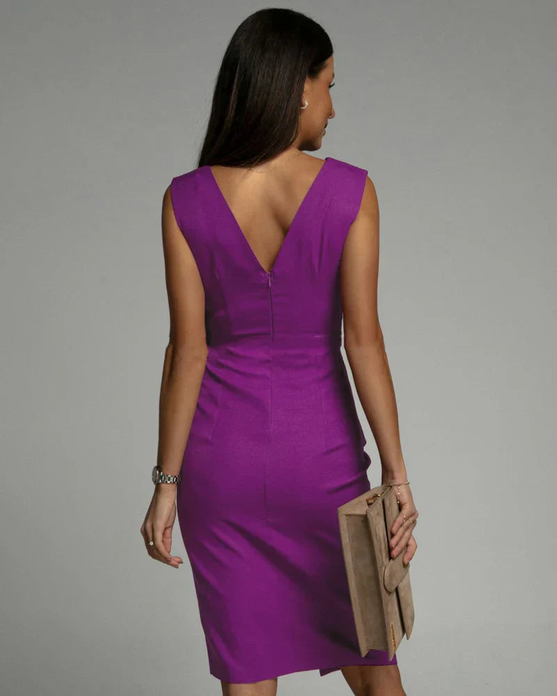 Dyna™ - Fitted Dress with V-Neckline and Slit